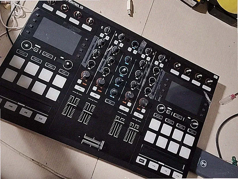 1pcs NI Traktor Kontrol S5 DJ Controller