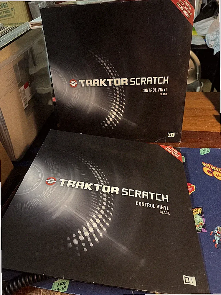 2 Native Instruments Traktor Scratch Pro Control Vinyl X 2