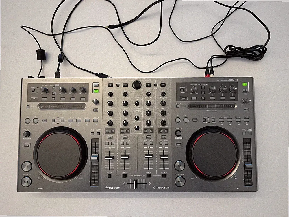 2011 Pioneer DDJ-T1 DJ Controller TRAKTOR 4CH Mixer Light Use HARDWARE ONLY