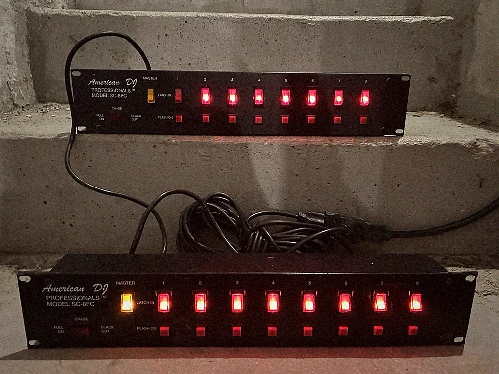 2x American DJ Professionals Model SC-8FC + 1x Extension Wire