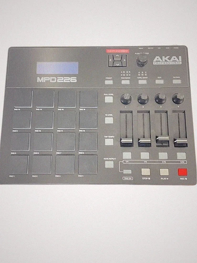 AKAI DJ Equipment MPD226 Used