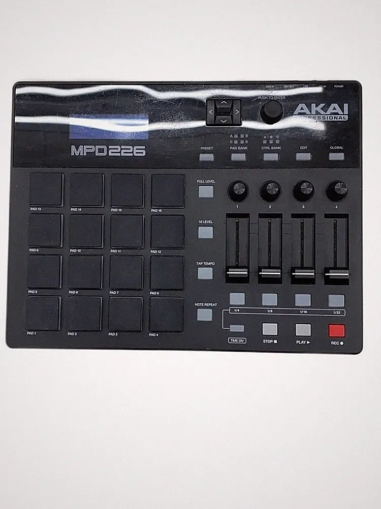 AKAI DJ Equipment MPD226 Used