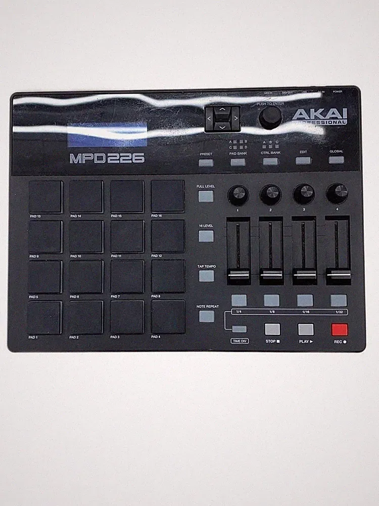AKAI DJ Equipment MPD226 Used