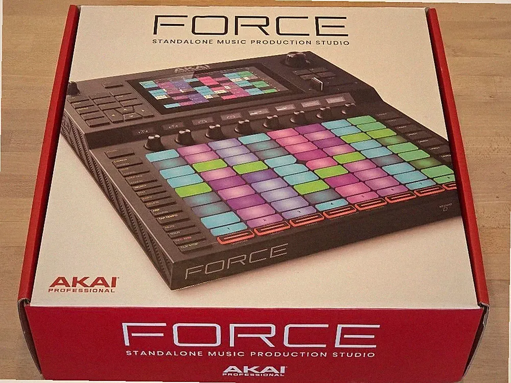 Akai Force Standalone Music Production DJ Sampler Sequencer w/box