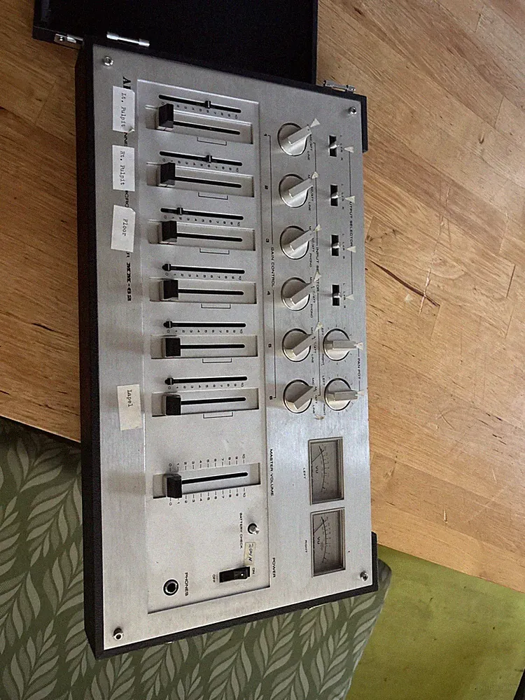 AKAI Model MM-62 6 Channel Mic Mixer