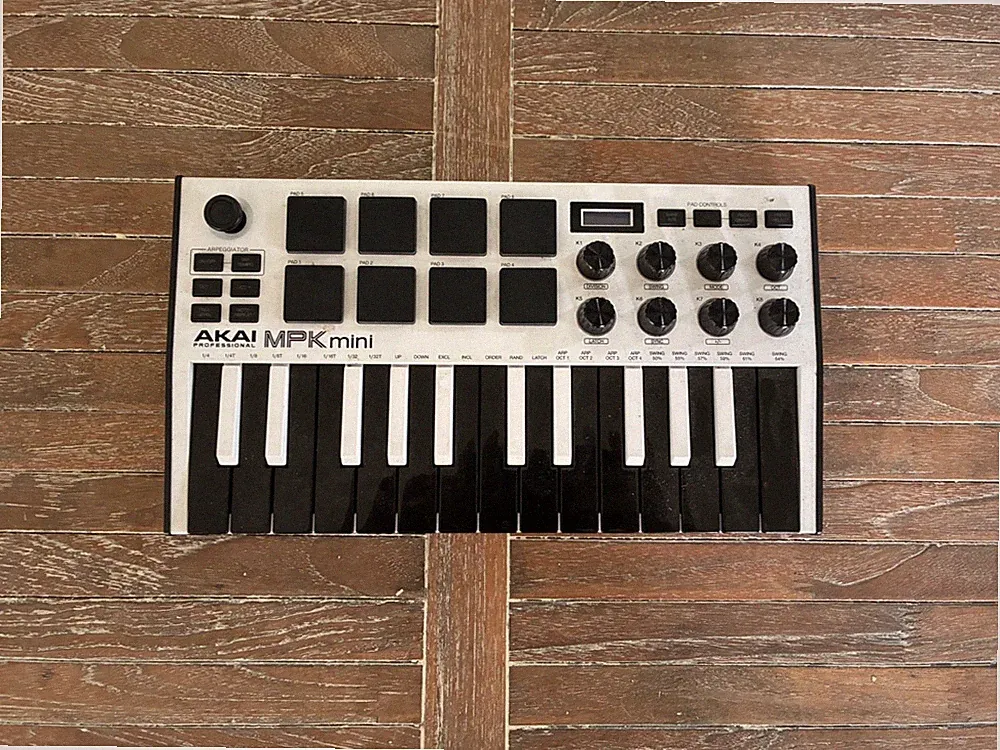 Akai MPK Mini MK3 Keyboard and Pad Controller midi controller