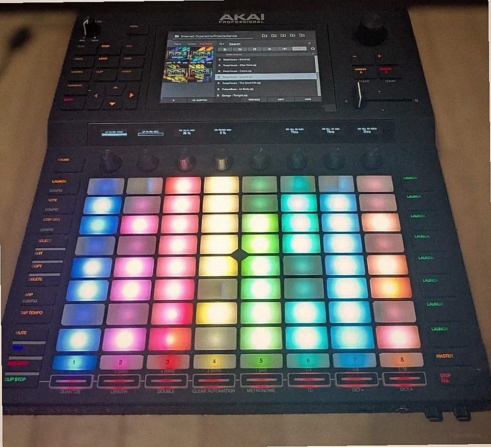 AKAI Professional Force Standalone Music Production DJ Sampler Sequencer Tested