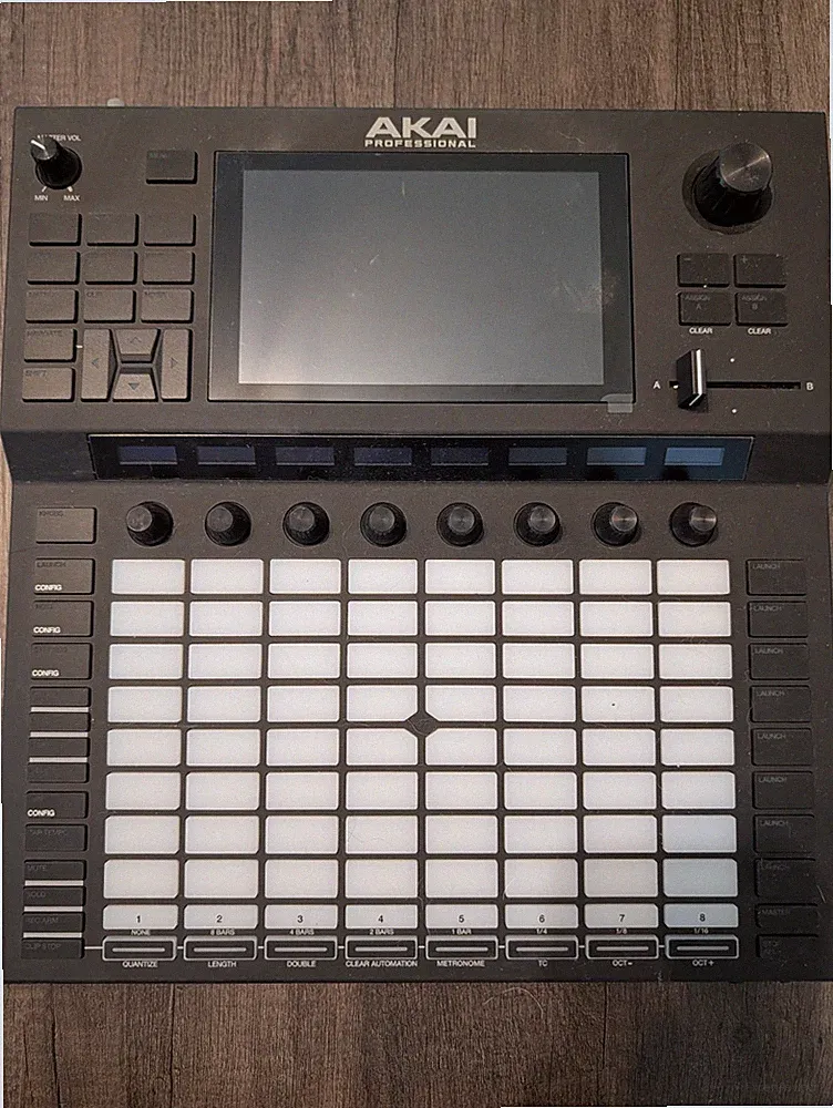 Akai Professional Force Standalone Music Production DJ System - Lightly Used