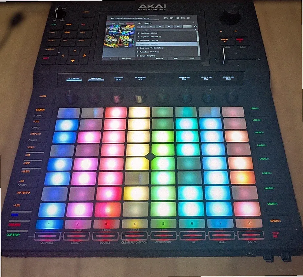 Akai Professional Force Standalone Music Production DJ System Tested Working JP