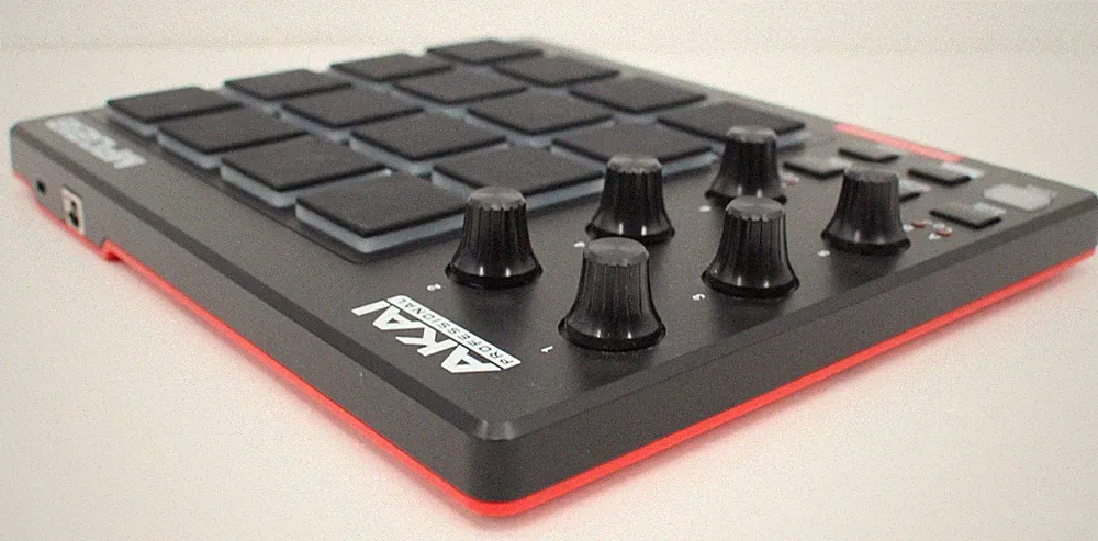 Akai Professional MPD218 USB MIDI Pad Controller with 16 Backlit MPC (DSP017243)