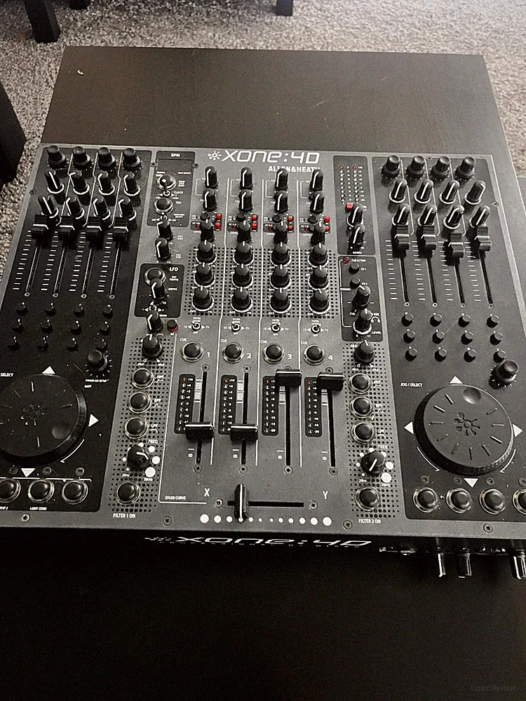 Allen & Heath XONE : 4D Professional DJ Mixer