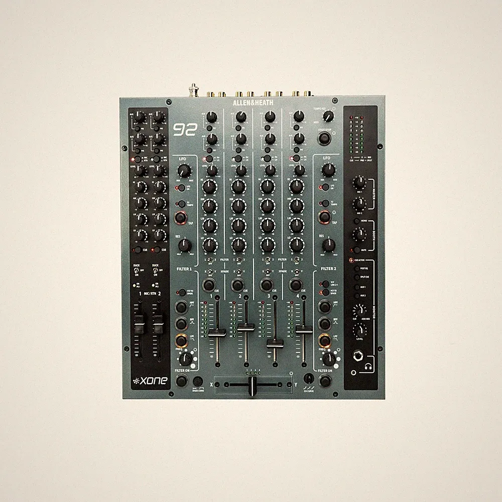 Allen & Heath Xone:92 Mk2 Analog 4-channel DJ Mixer
