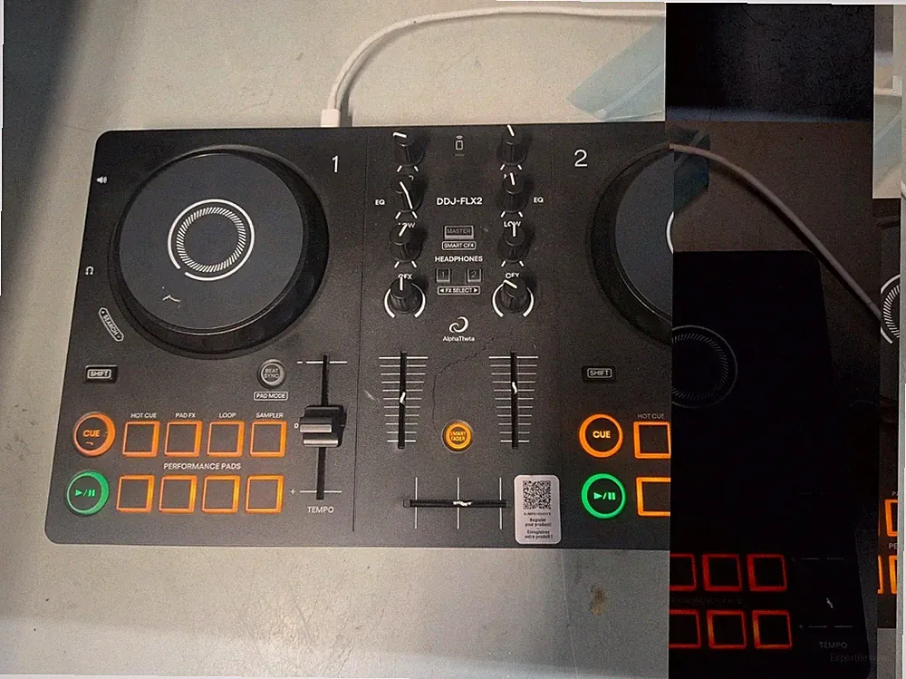 AlphaTheta DDJ-FLX2 Compact 2-Ch Smartphone Tablet PC/Mac DJ Controller (Read)