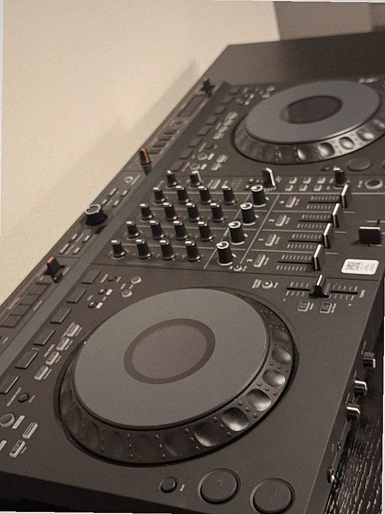 AlphaTheta DDJ-GRV6 4 Channel Performance DJ controller