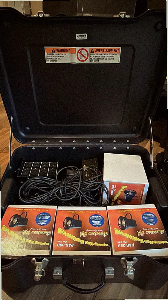 American DJ Lighting Package Bundle – 4 PAR-38B Par Cans + Controllers + Case