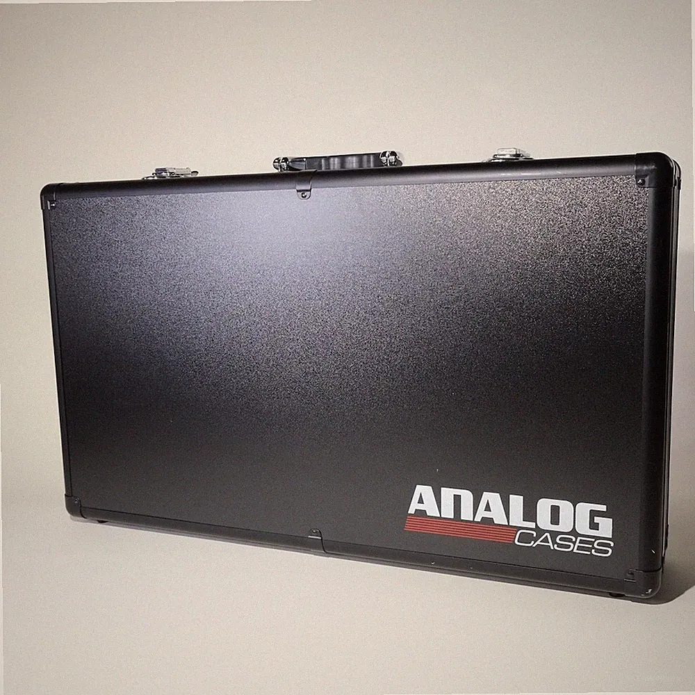 ANALOG CASES Traktor