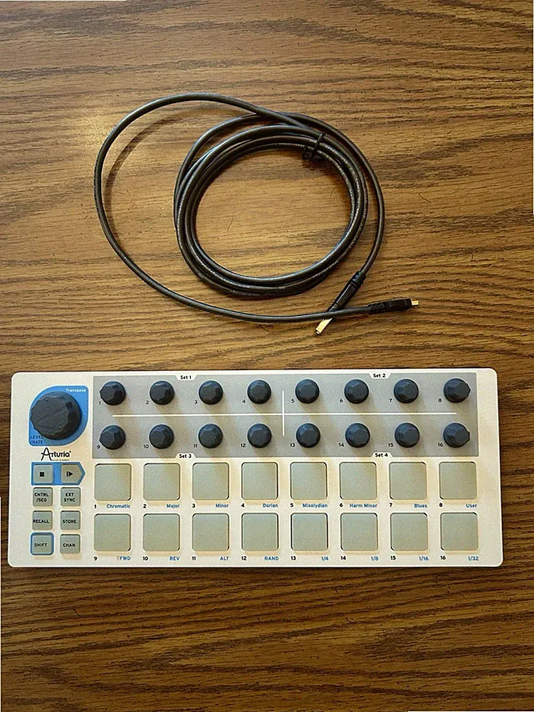 Arturia BeatStep 16-Step Analog Sequencer Midi USB DJ Recording Pad Controller