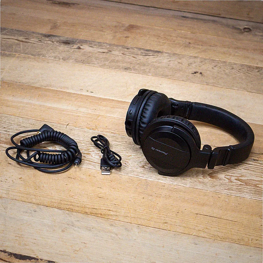 B-Stock Pioneer DJ DJ HDJ-CUE1 Bluetooth DJ Headphones, Black