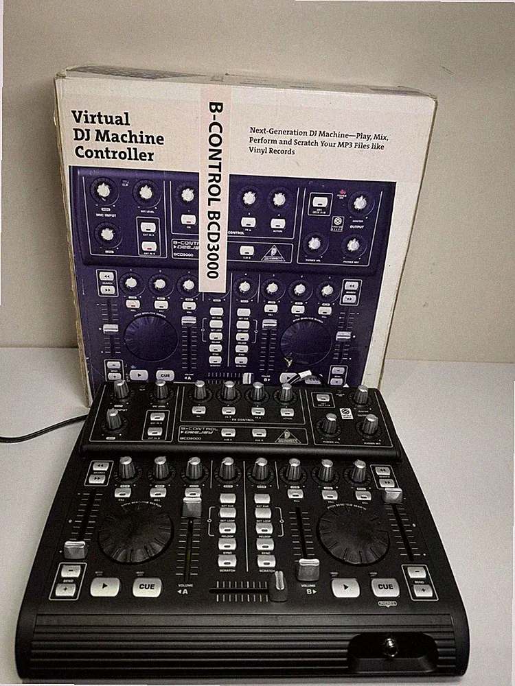 Behringer BCD3000 DJ Controller USB MIDI 4‑Ch + Audio Interface w/ Box