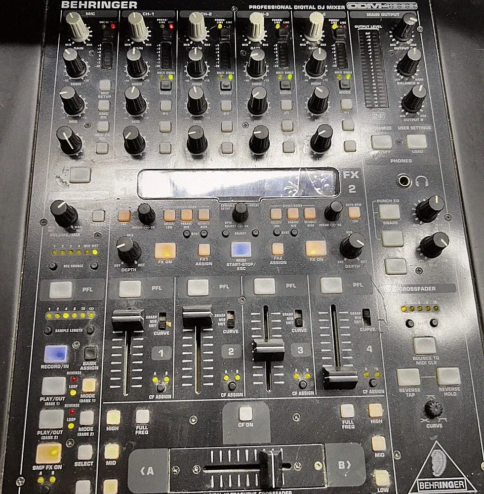 Behringer DDM4000 4-Channel Digital DJ Mixer Black w/ Replaceable Crossfader