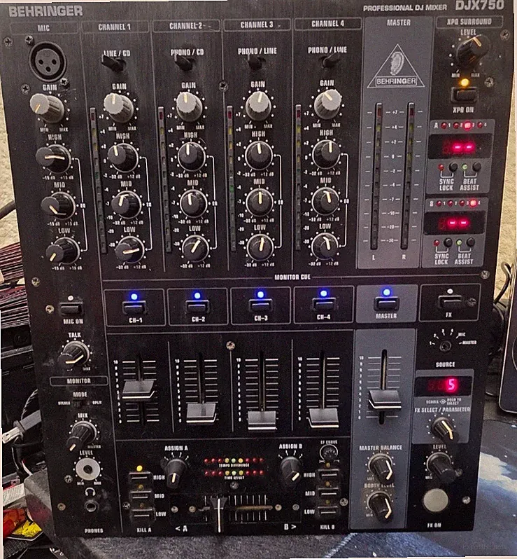 Behringer DJX750 PRO Mixer