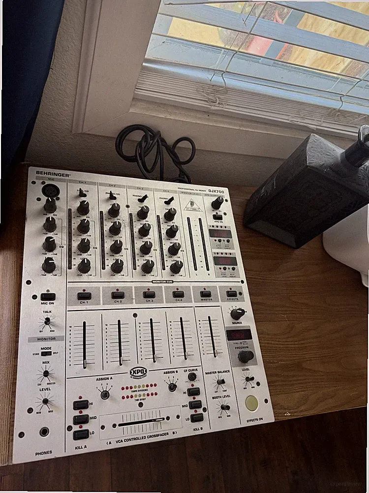 Behringer Pro Mixer Dj X700