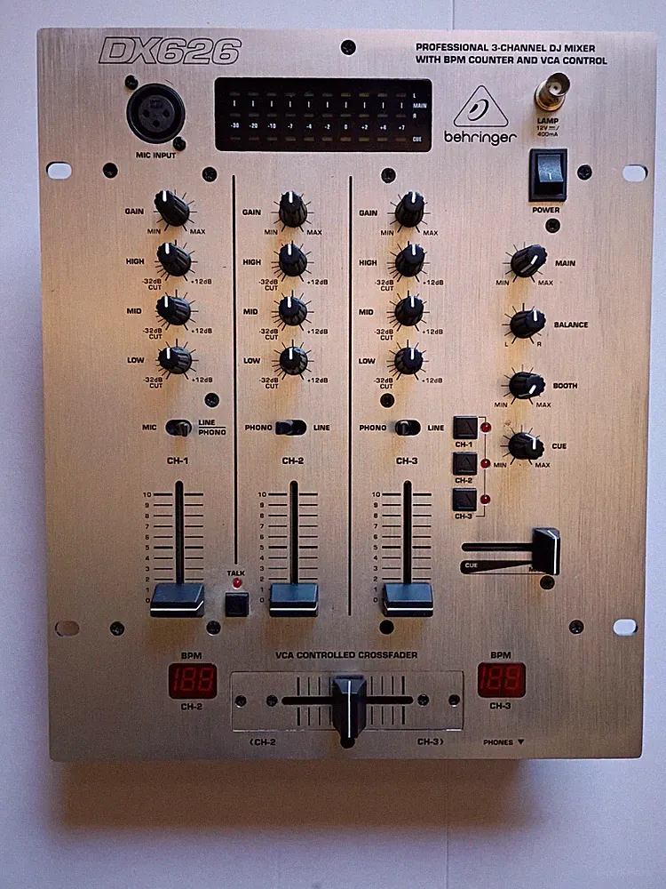 Behringer Pro Mixer DX626. 3 ch + BPM Counter + VCA Control. Power cable incl.