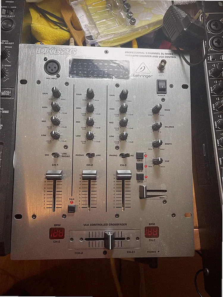 Behringer Pro Mixer DX626 3-Channel DJ Mixer With BPM Counter and VCA Control