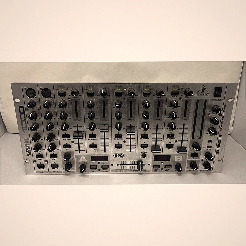 Behringer VMX1000 Professional 7-Channel DJ Mixer - VCA Faders & BPM Counter