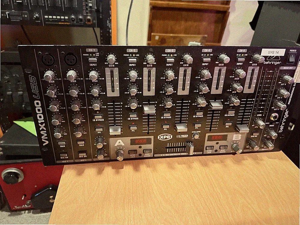 Behringer VMX1000 USB 5 Channel Rack Mount DJ Mixer