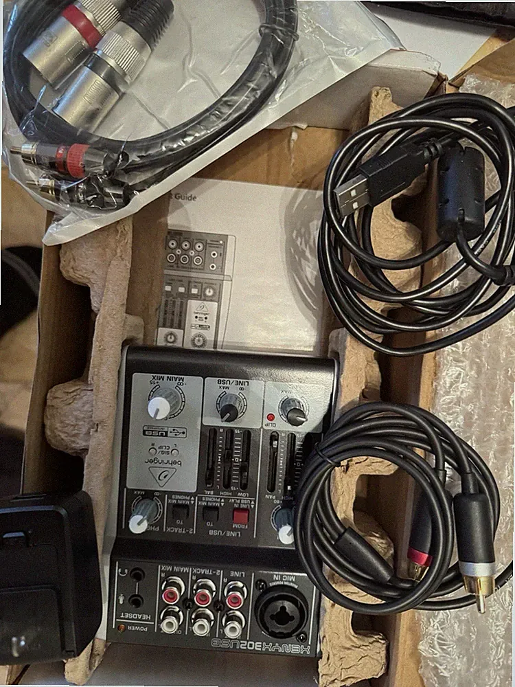 Behringer XENYX 302USB 5-Input Professional DJ Mixer USB Interface