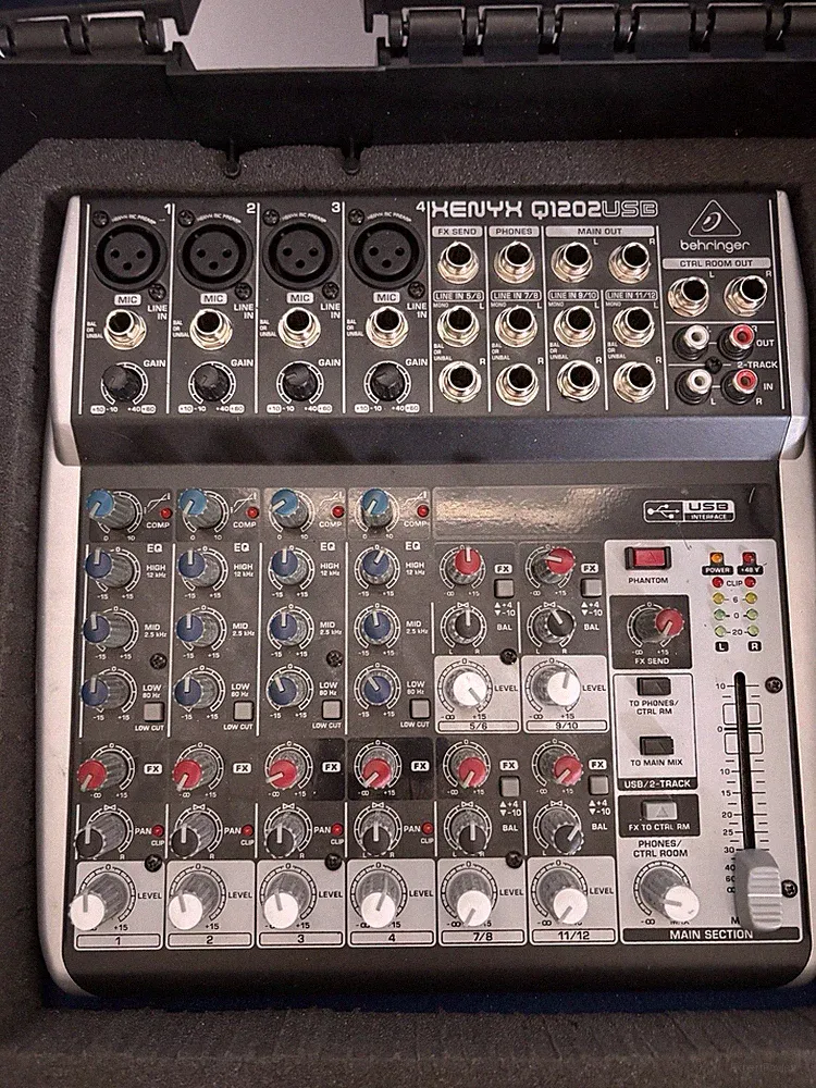 Behringer Xenyx Q1202USB 12-Channel DJ Mixer