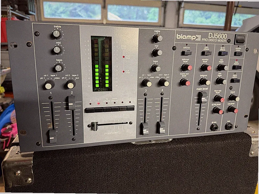 BIAMP DJ5600 STEREO CLUB DJ PRO DISCO MIXER DJ 5600 MADE IN USA 19" RACKMOUNT
