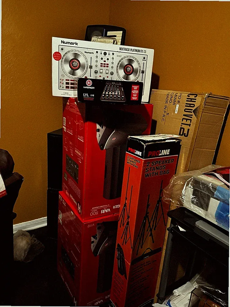 Complete DJ Setup – Speakers, Lights (GigBAR 2), Controller, Mixer + Mic – NEW