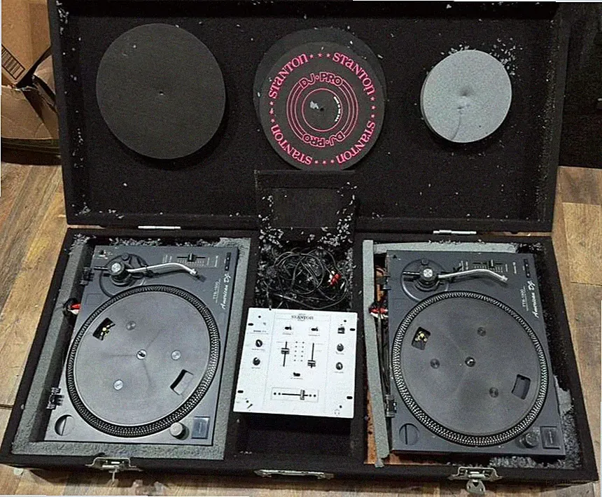 Complete DJ Turntable System American DJ TTB-1500 + Stanton Mixer w/Odyssey Case