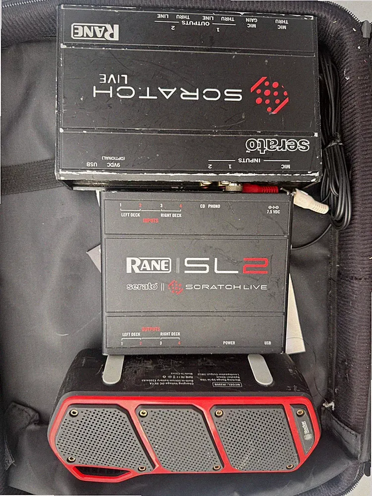 DENON DJ DS1 SERATO DVS 2-CHANNEL AUDIO INTERFACE CASE MANUAL CABLES