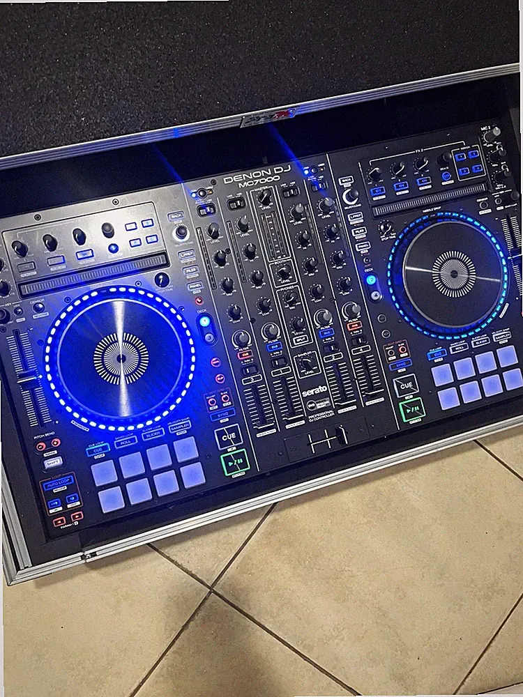 Denon DJ MC7000 4-Channel Quad Deck DJ Controller w/ Flight Case Black