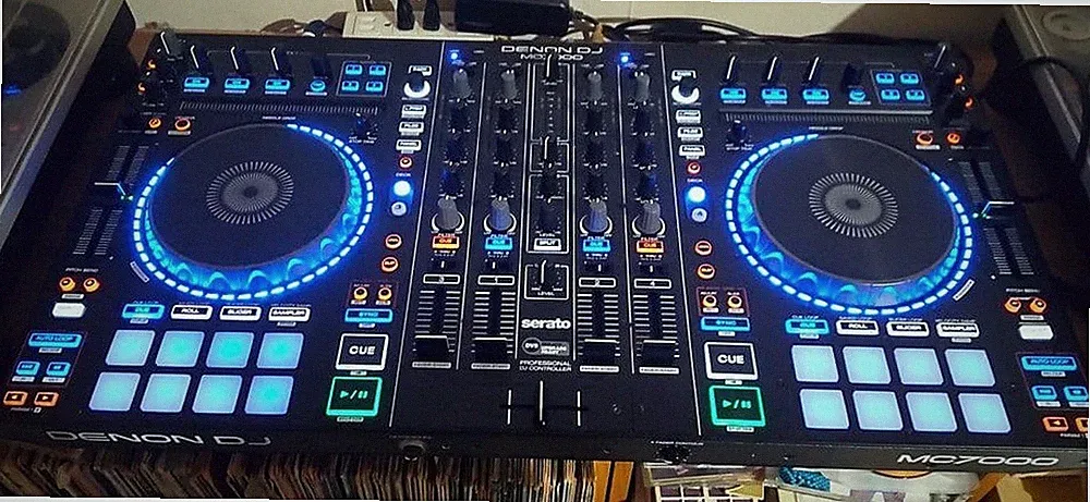 Denon DJ MC7000 4-Channel Serato DJ Controller Dual USB w/ Box - Tested