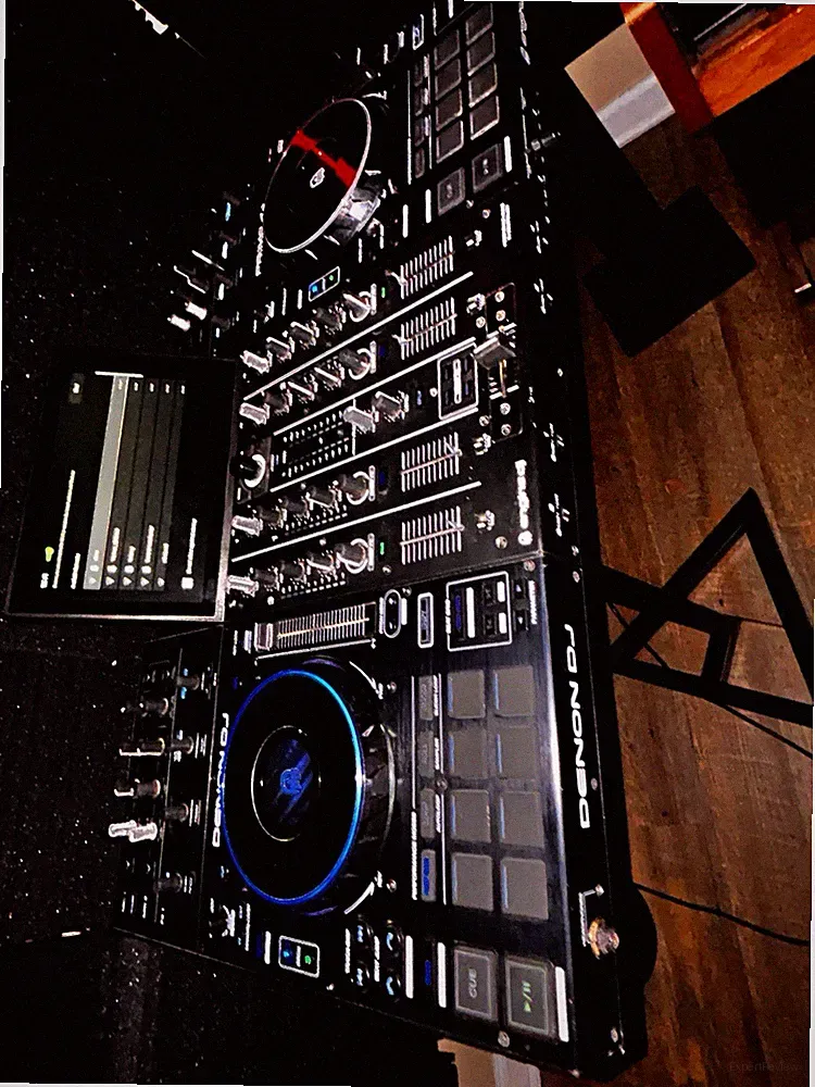 Denon DJ PRIME 4+ Double Deck DJ Controller, Built-in Display/Mixer, 4CH Black