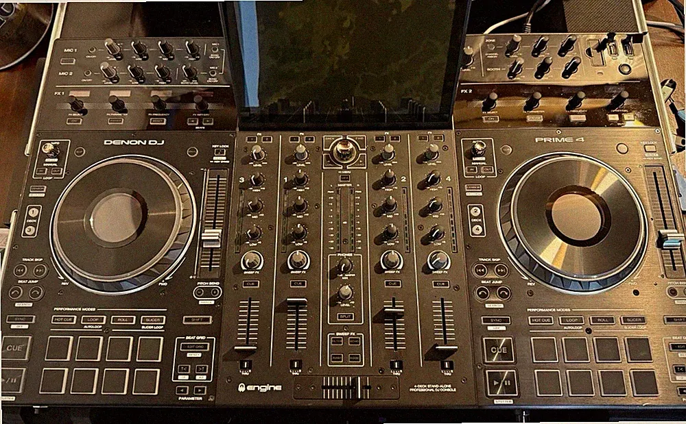 Denon DJ PRIME 4 Standalone 4-Channel/4-Deck DJ Controller w/ Road Case