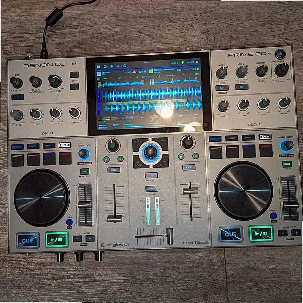 Denon DJ Prime GO+, BUNDLE DECK SAVER & MIXER & MIC/STAND & CARRYING CASE