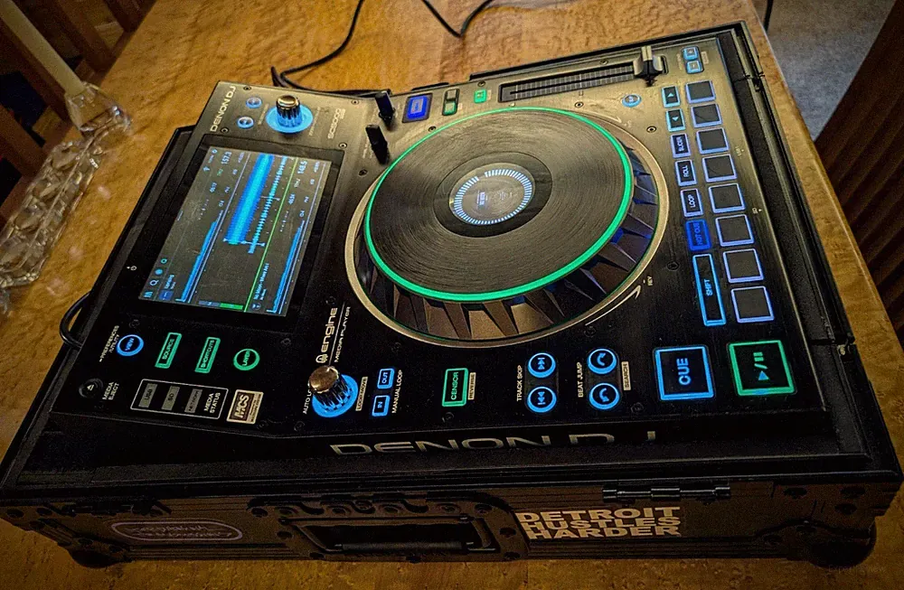 Denon DJ SC5000 Prime Great Condition - With Odyssey Flight Case