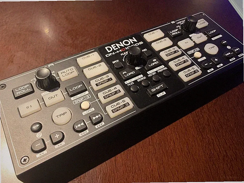 Denon DN-HC1000S Serato DJ Pro MIDI Controller