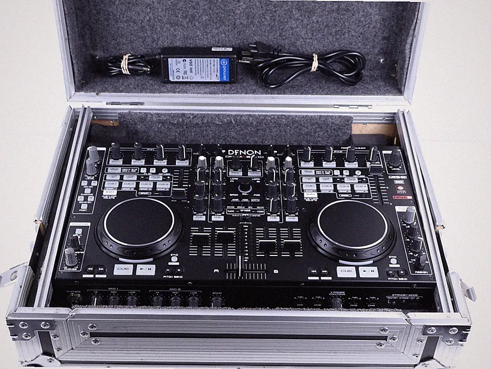 Denon DN-MC6000 4-Channel Double Deck DJ MIDI Controller w/ DJ Case - Tested