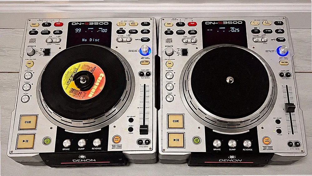Denon DN-S3500 DJ CD/MP3 Players Pair Silver/Black Pitch Control