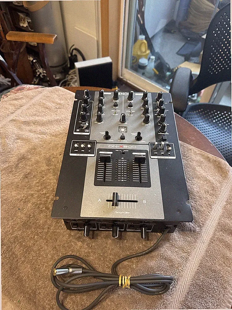 DENON DN-X300 DJ Mixer