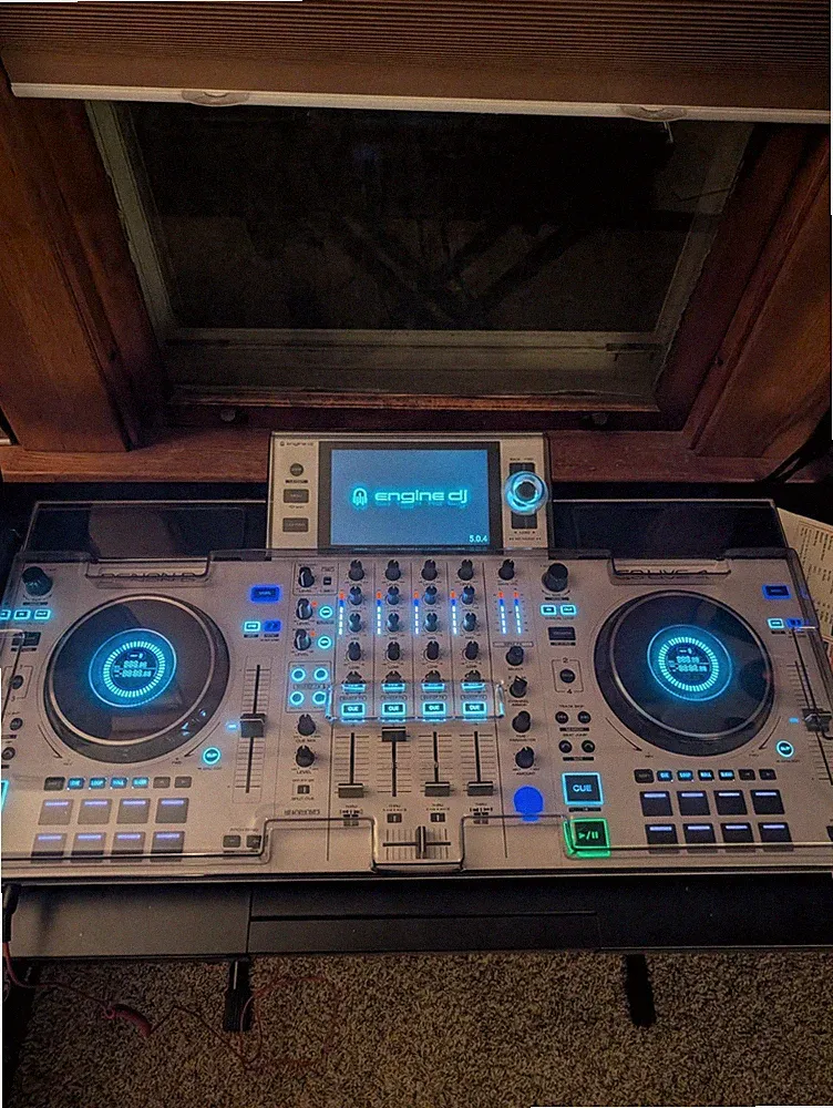Denon SC LIVE 4 4-Deck DJ System (White) DJ CONTROLLER Wifi standalone