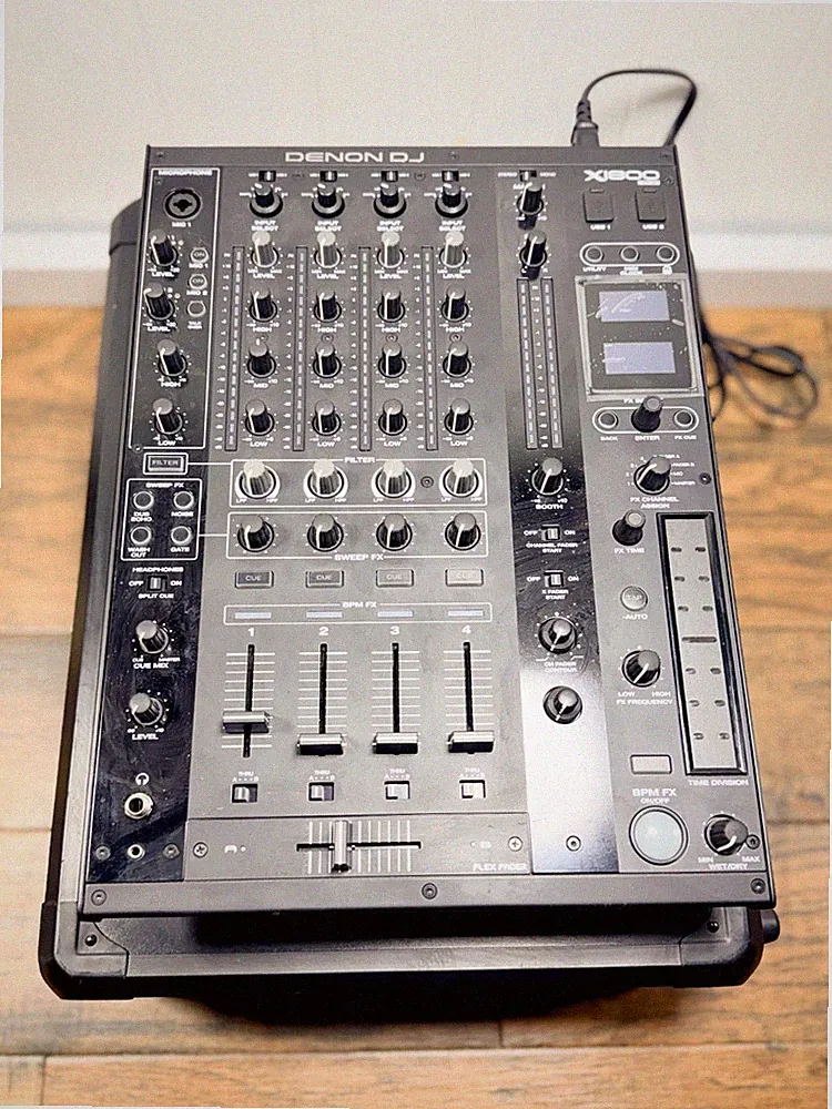 Denon X1800 Prime Professional 4-Channel DJ Mixer With Hard Case Y512