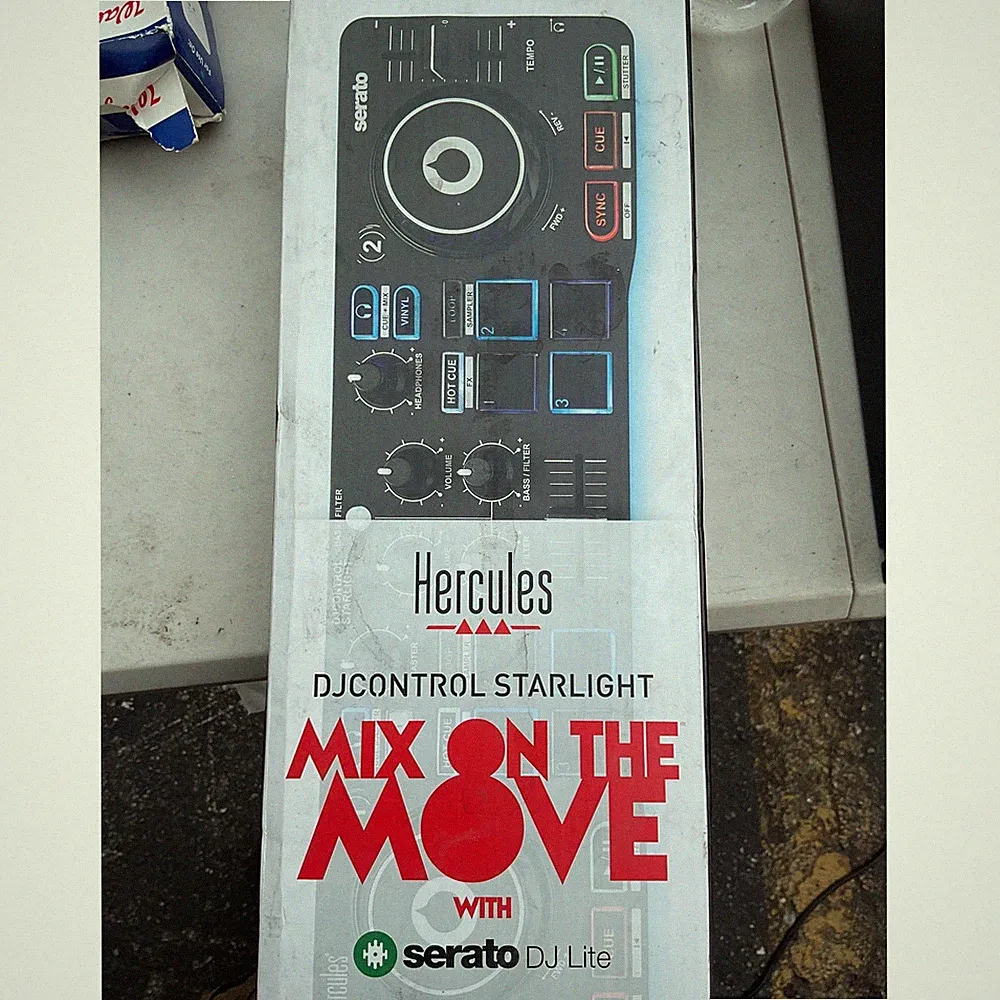 DJ control star light mix on the move with serato dj lite hercules
