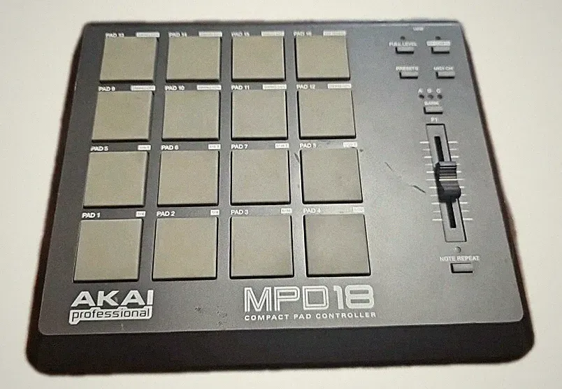 DJ EQUIPMENT Akia Professional MPD18 Compact Pad Controller